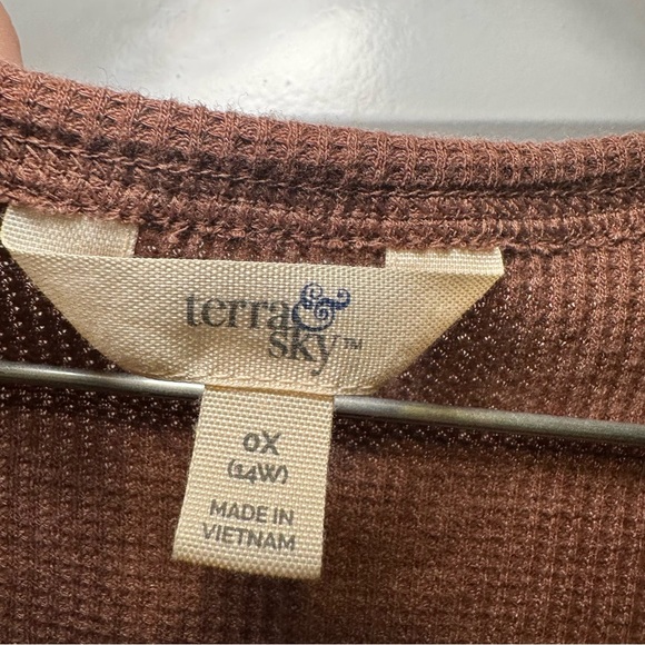 Terra & Sky Brown V Neck Henley Thermal Top size 0X - Picture 2 of 8